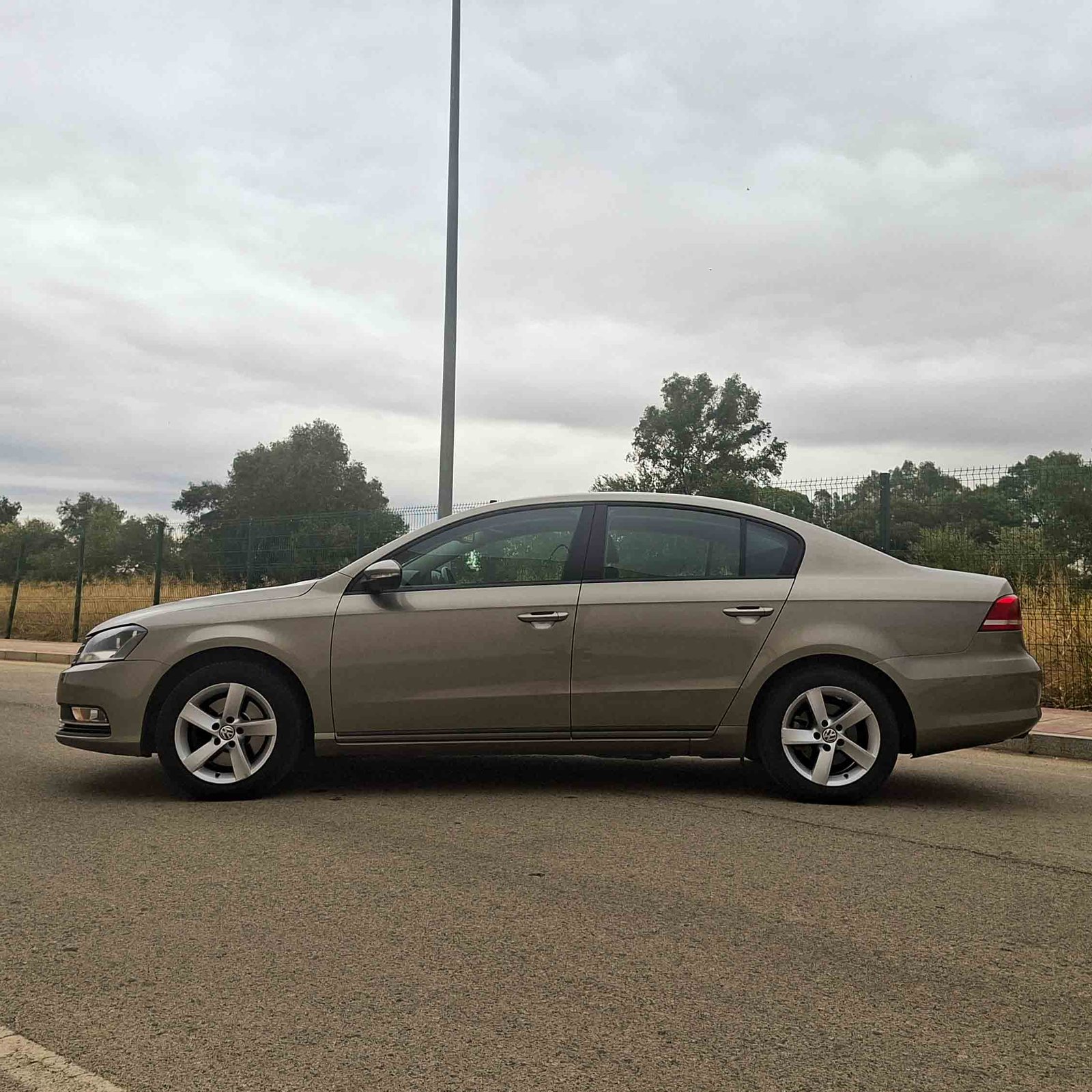 VOLKSWAGEN PASSAT 1.6 TDI ADVANCE BMT _ 105cv _ 2013 _ 199.000 kms _ Diesel